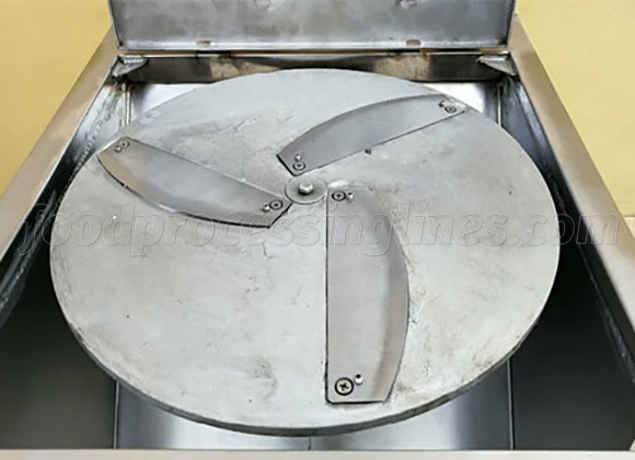 rotary cutter with three cutting knives